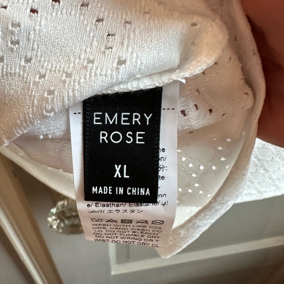 Emery Rose Ruffle Top NWOT - Picture 4 of 4